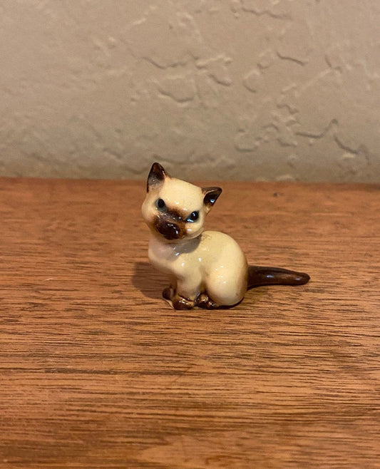 Hagen Renaker Mini Mama Siamese Cat Seated #438