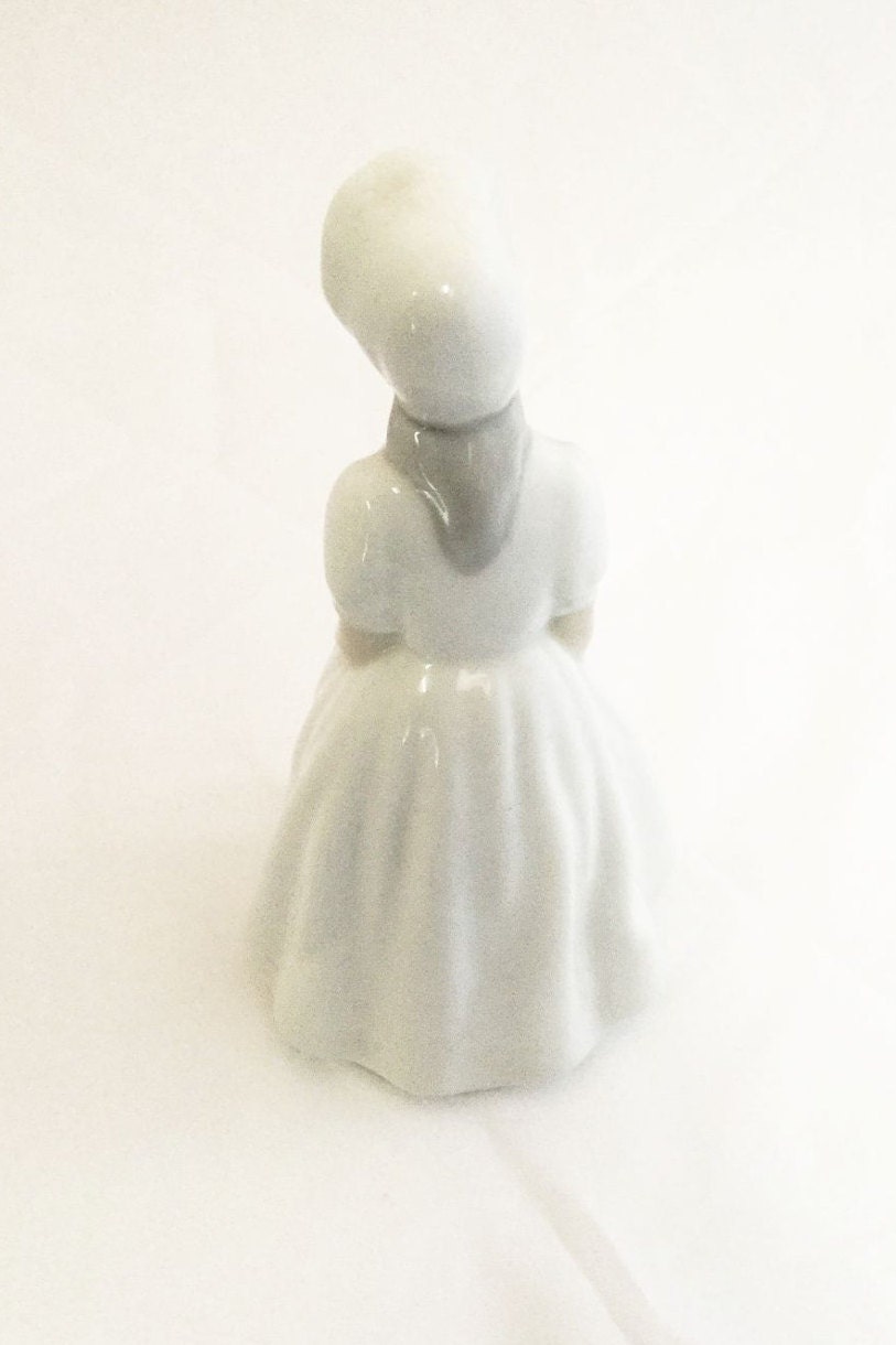 Porceval Spanish Porcelain Girl in a Bonnet with Roses Villamarchante Figurine