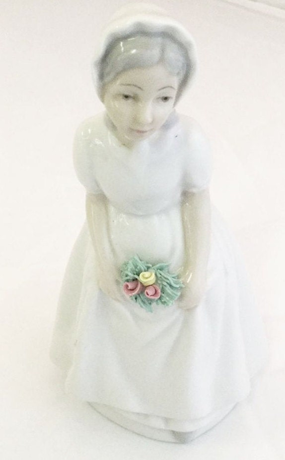 Porceval Spanish Porcelain Girl in a Bonnet with Roses Villamarchante Figurine